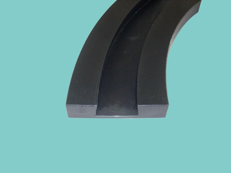 Bevel coner tracks for chains LF880
