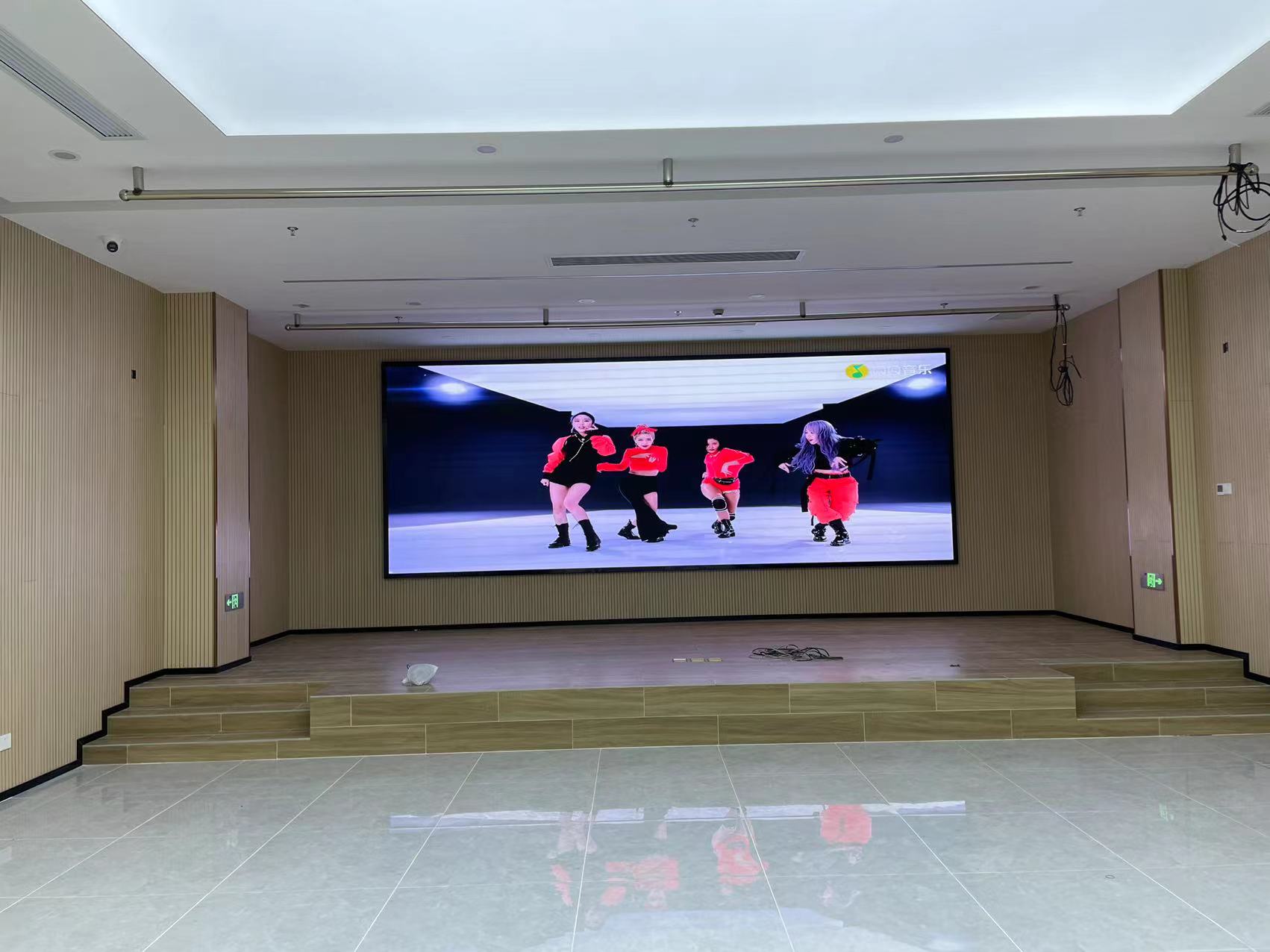 上海市宝山区萧月路151号（上海飞土房地产开发经营有限公司）宝山党群中心