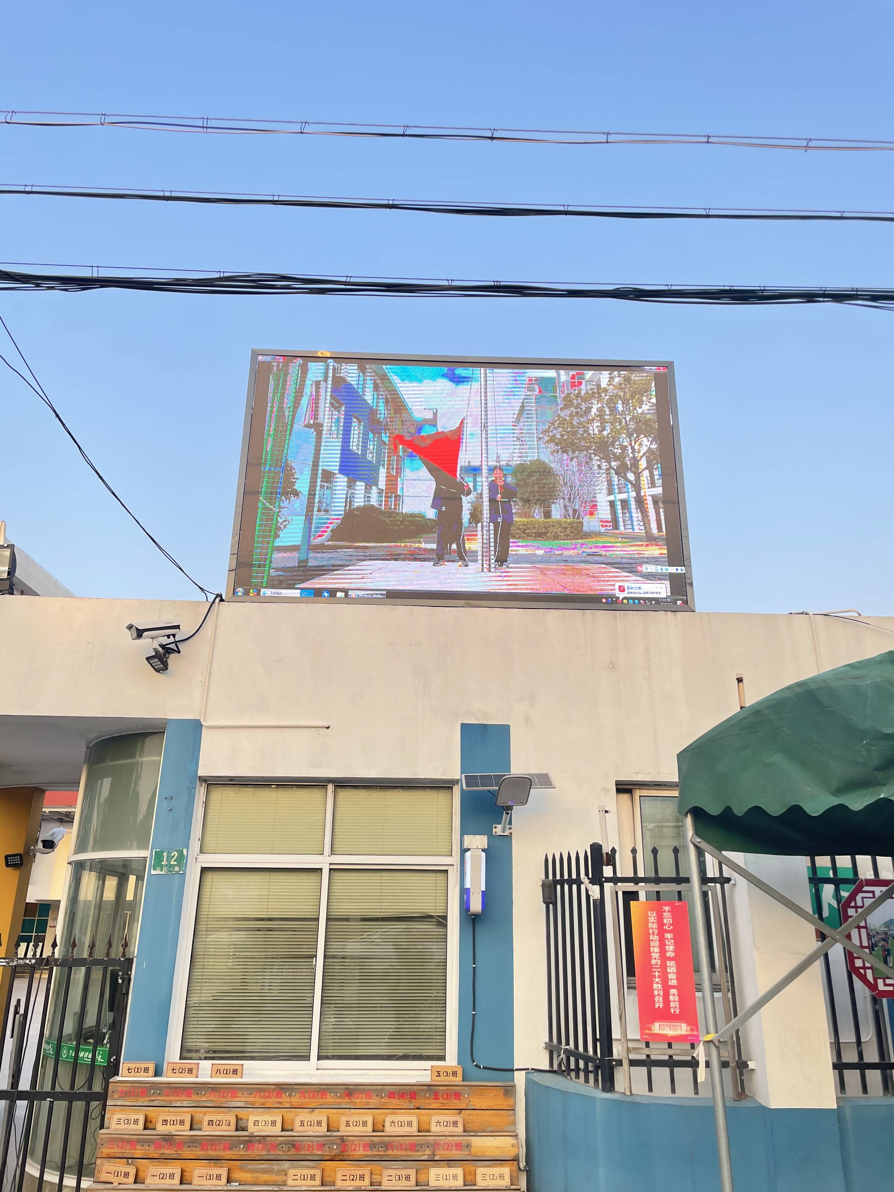 上海市嘉定区华亭镇华谊一路12号华亭学校