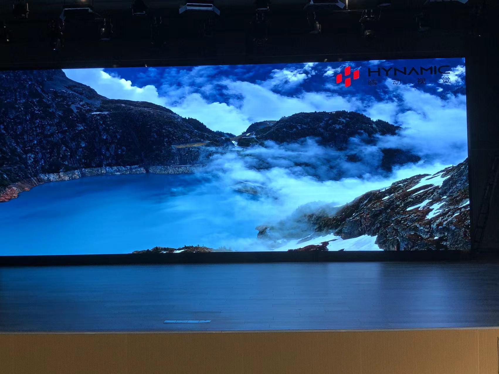 上海市奉贤区海湾旅游区海阔路100号上海师范大学第四附属中学（小剧场）