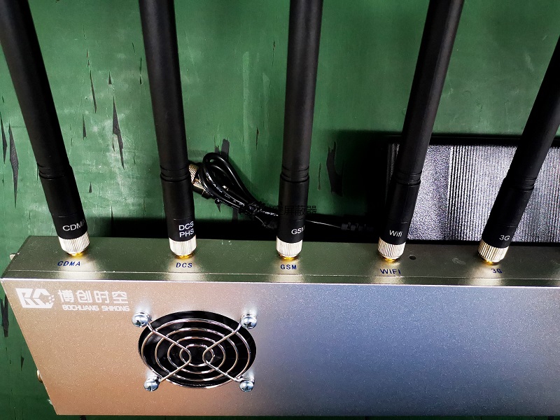 外置手机信号屏蔽器的简单几步安装方法？还需要调试吗？
