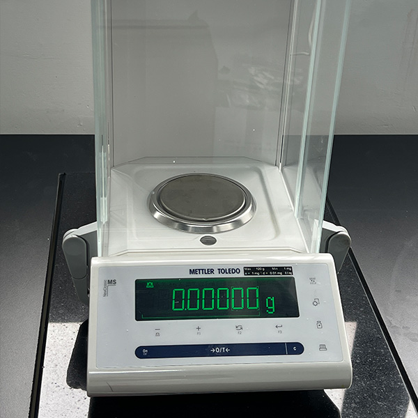 Mettler 1/10000 Analytical Balance