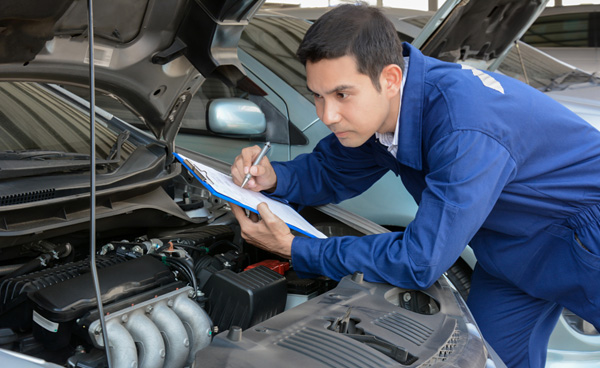 内窥镜检查车身焊缝及引擎号码，火花塞积炭