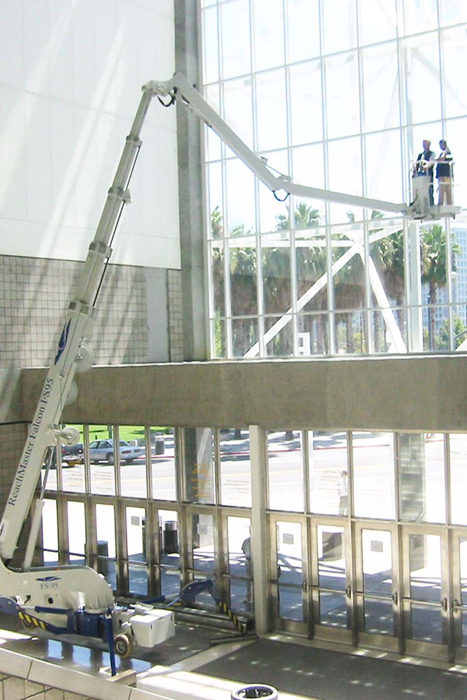 32米橡膠輪胎蜘蛛式升降機(jī)