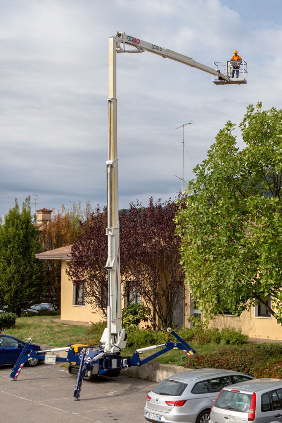 30米橡膠履帶蜘蛛式升降機(jī)