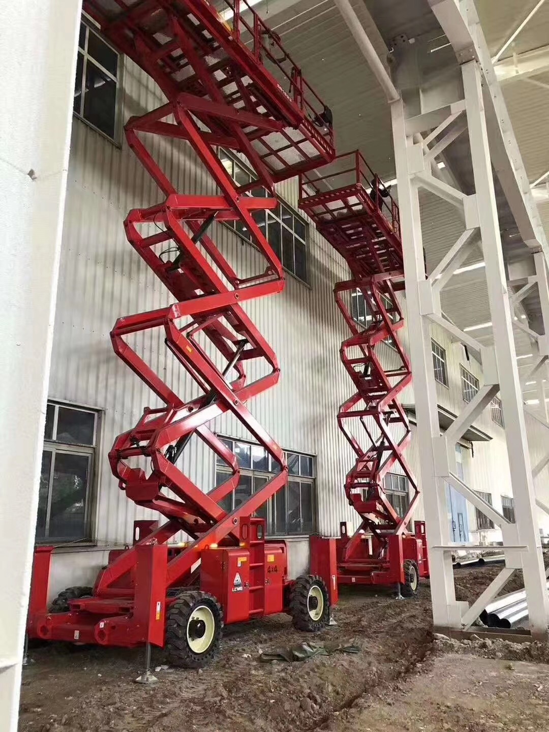 租用電動剪叉式升降車后發(fā)現(xiàn)電池不耐用怎么解決？