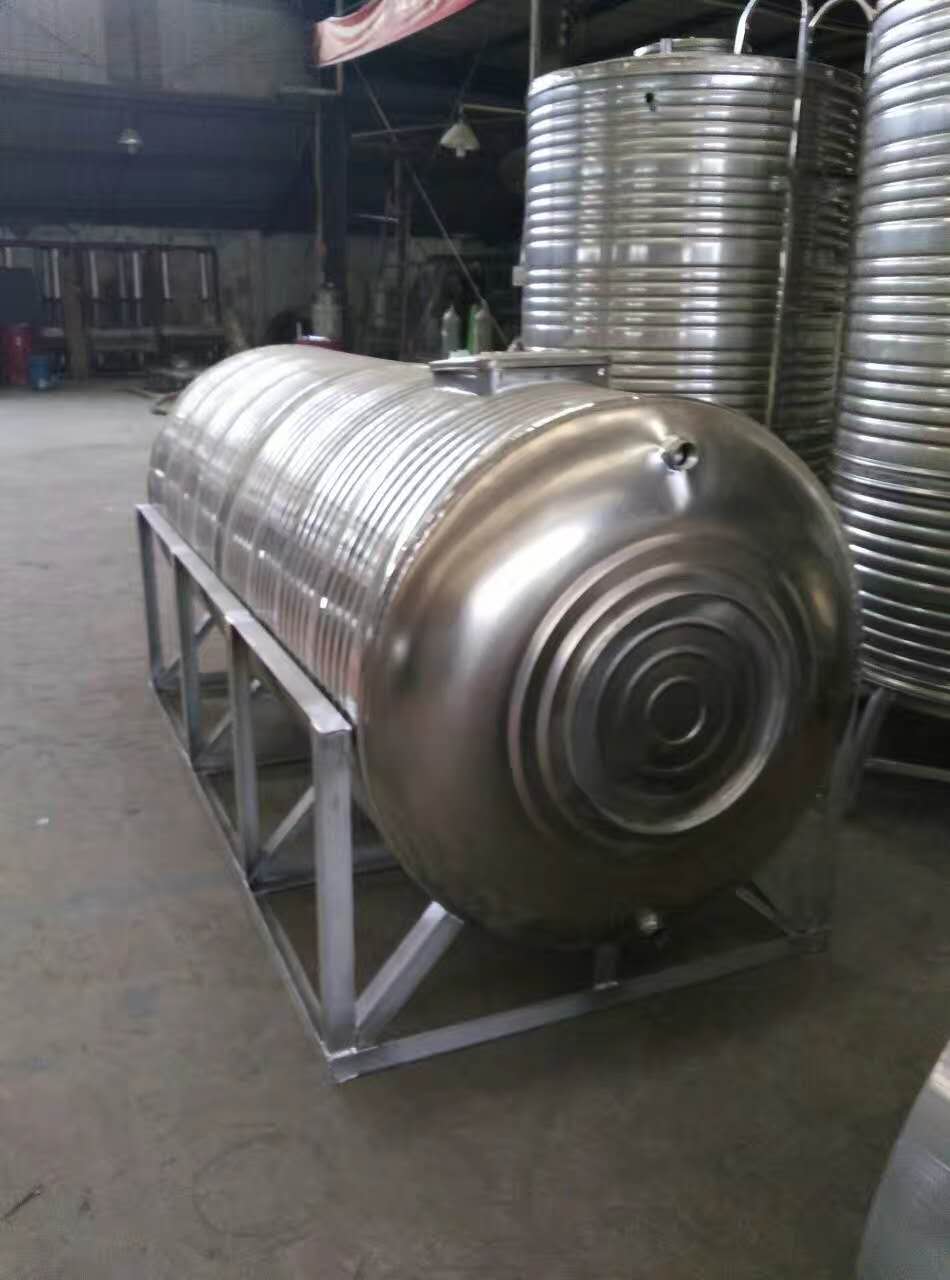 不锈钢圆柱形水箱