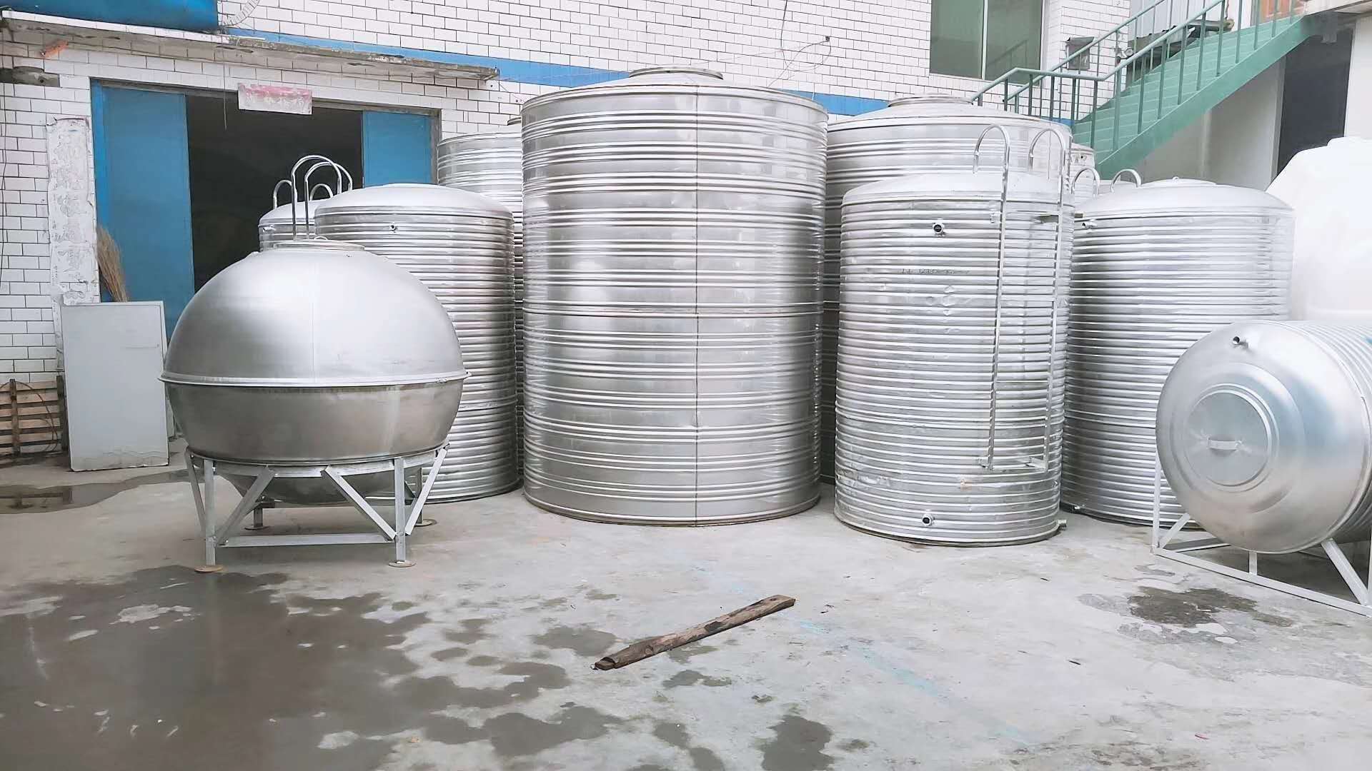 不锈钢圆柱形水箱