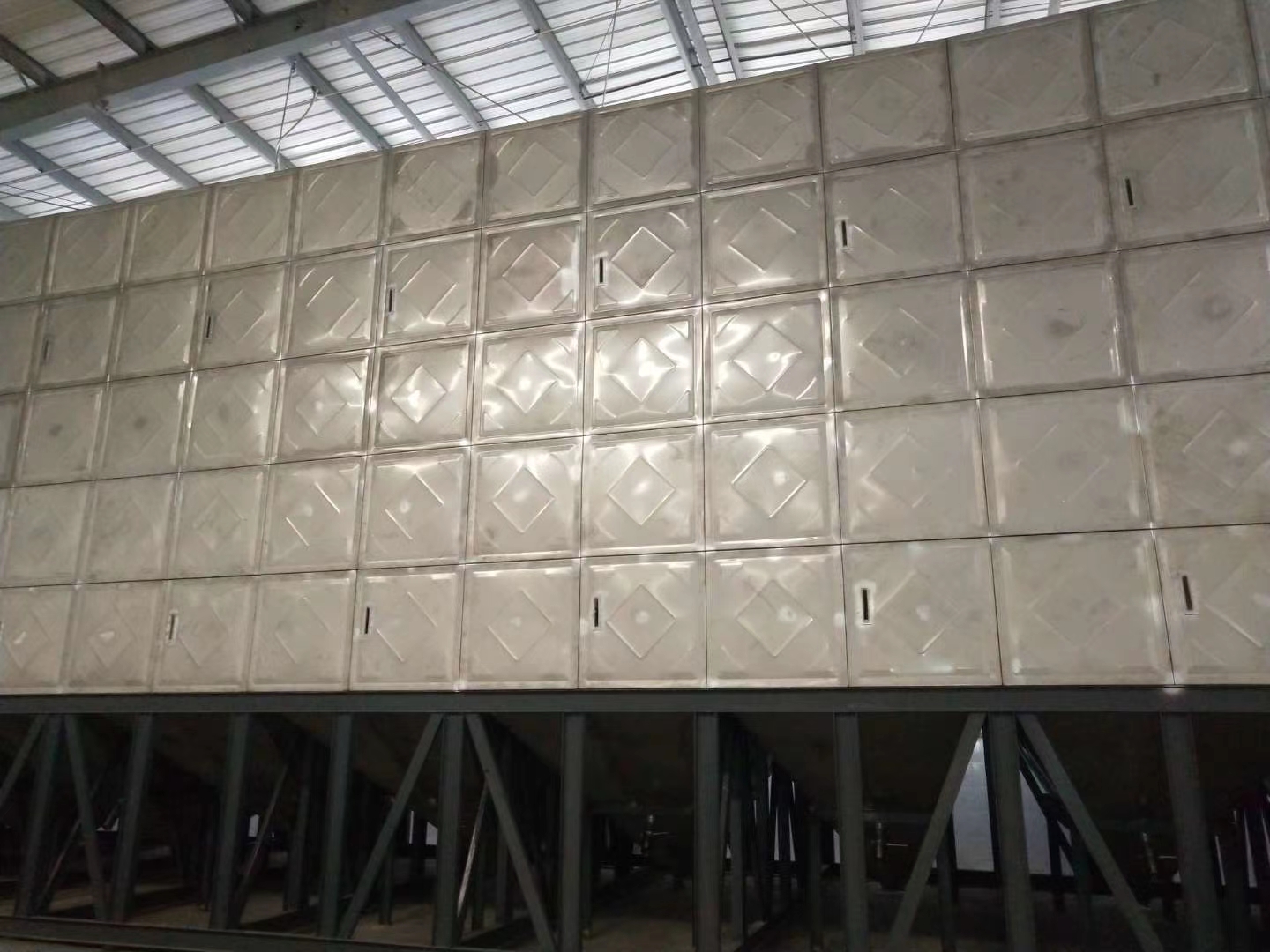 兴达塑料-不锈钢料仓36*6*7米