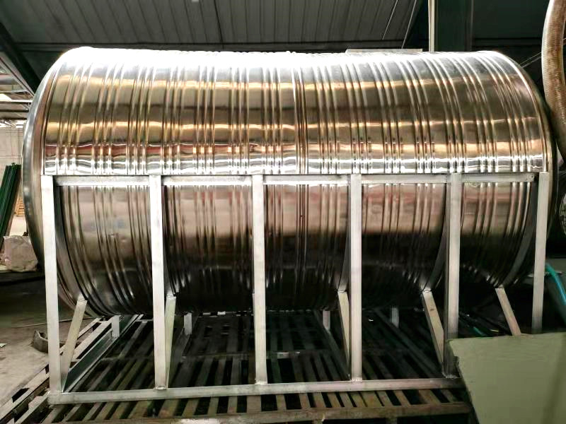 圆柱形卧式不锈钢水箱