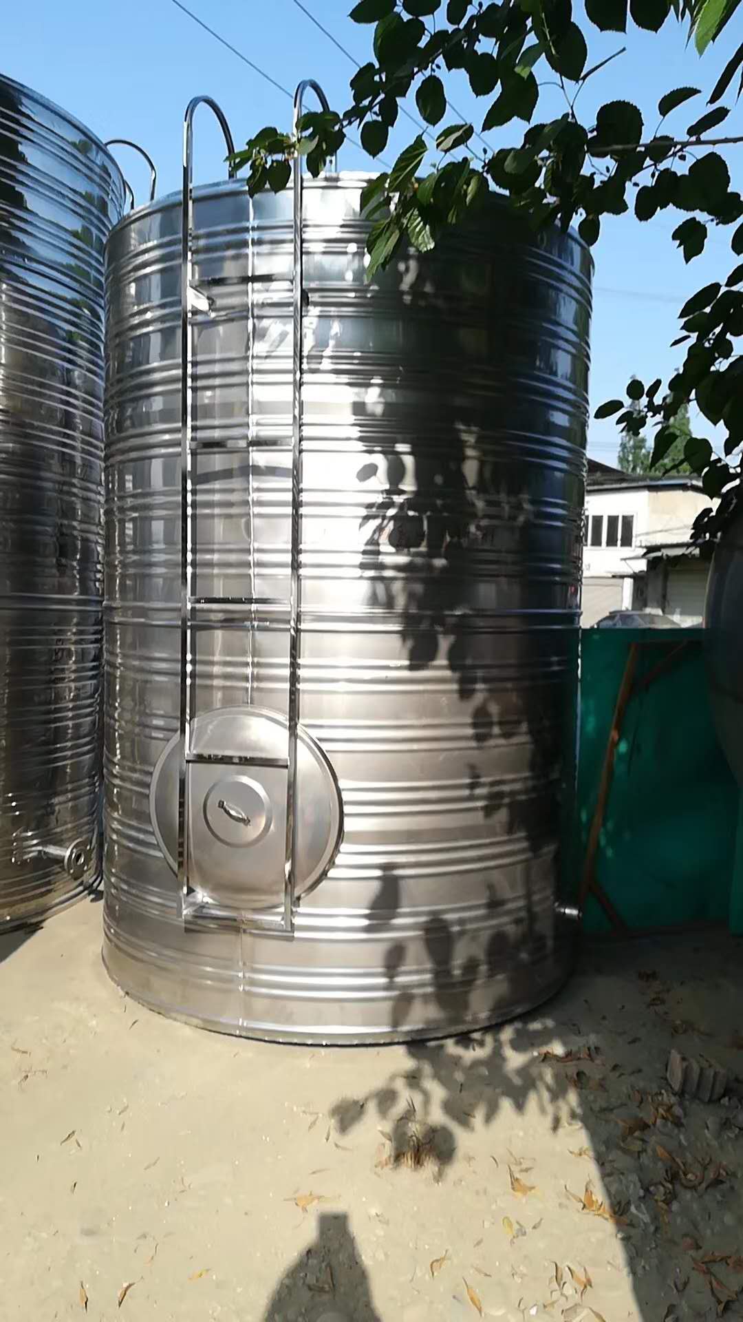 不锈钢圆柱形水箱