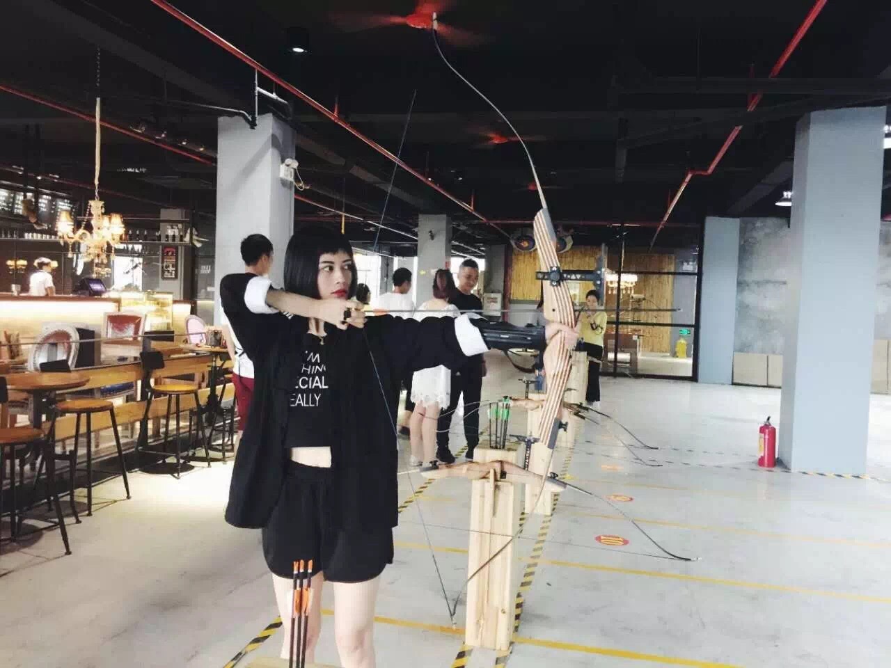 【射箭】這周怎么玩？不如吹著冷氣來(lái)射箭！