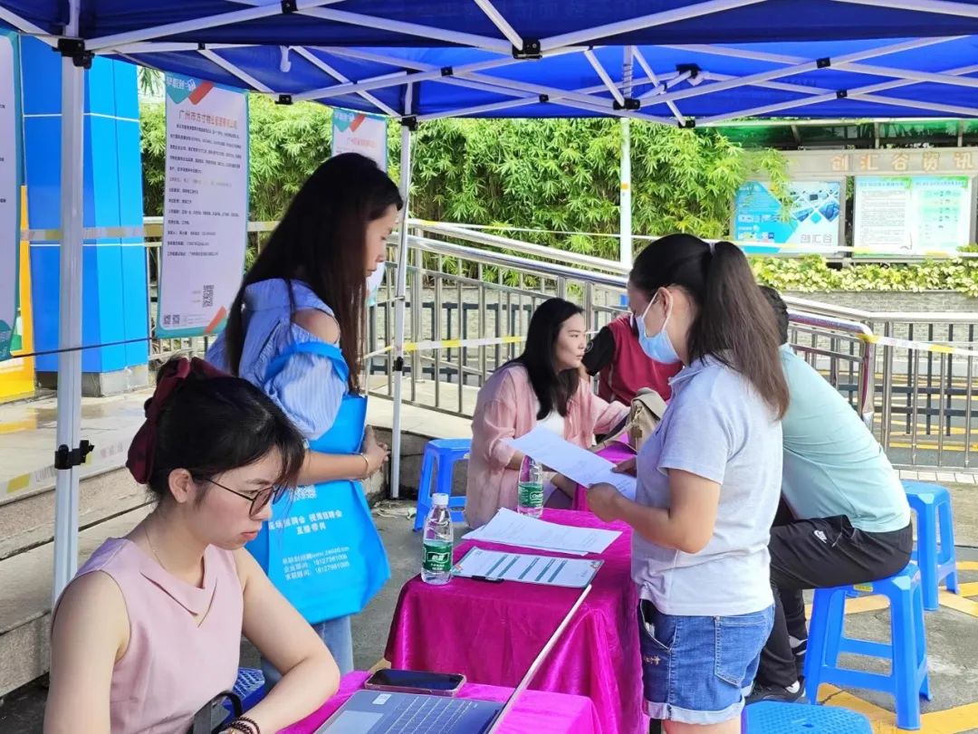 “职”引未来，逐梦绽放！我校与早职到联合举办线下专场招聘会