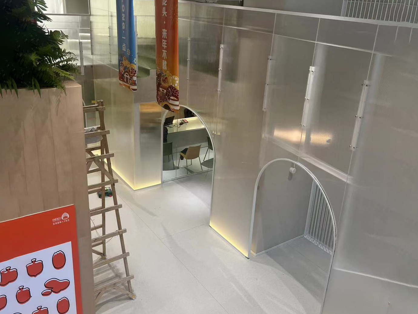 亞克力空間隔斷裝飾