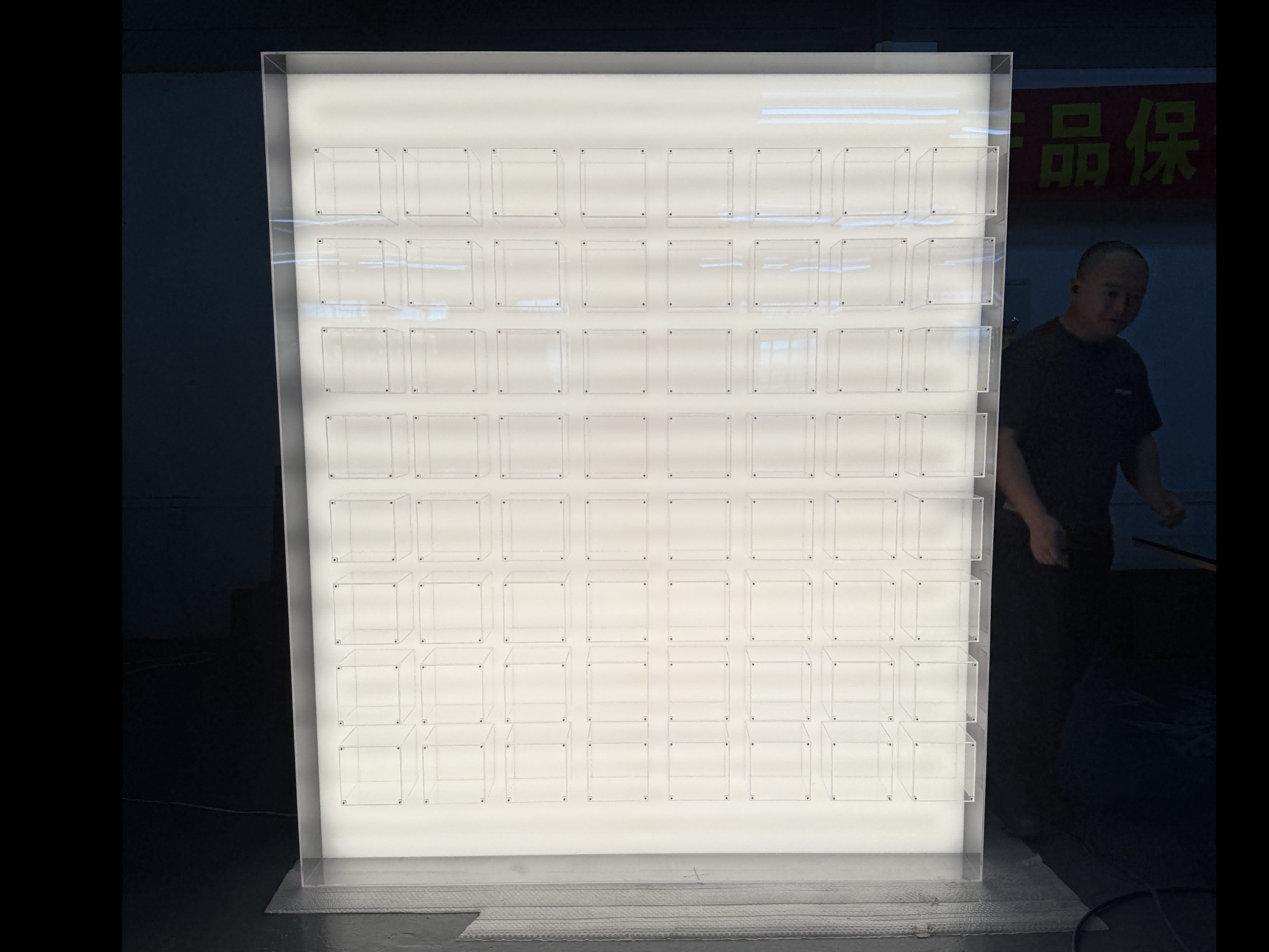 亞克力發(fā)光多寶格展柜