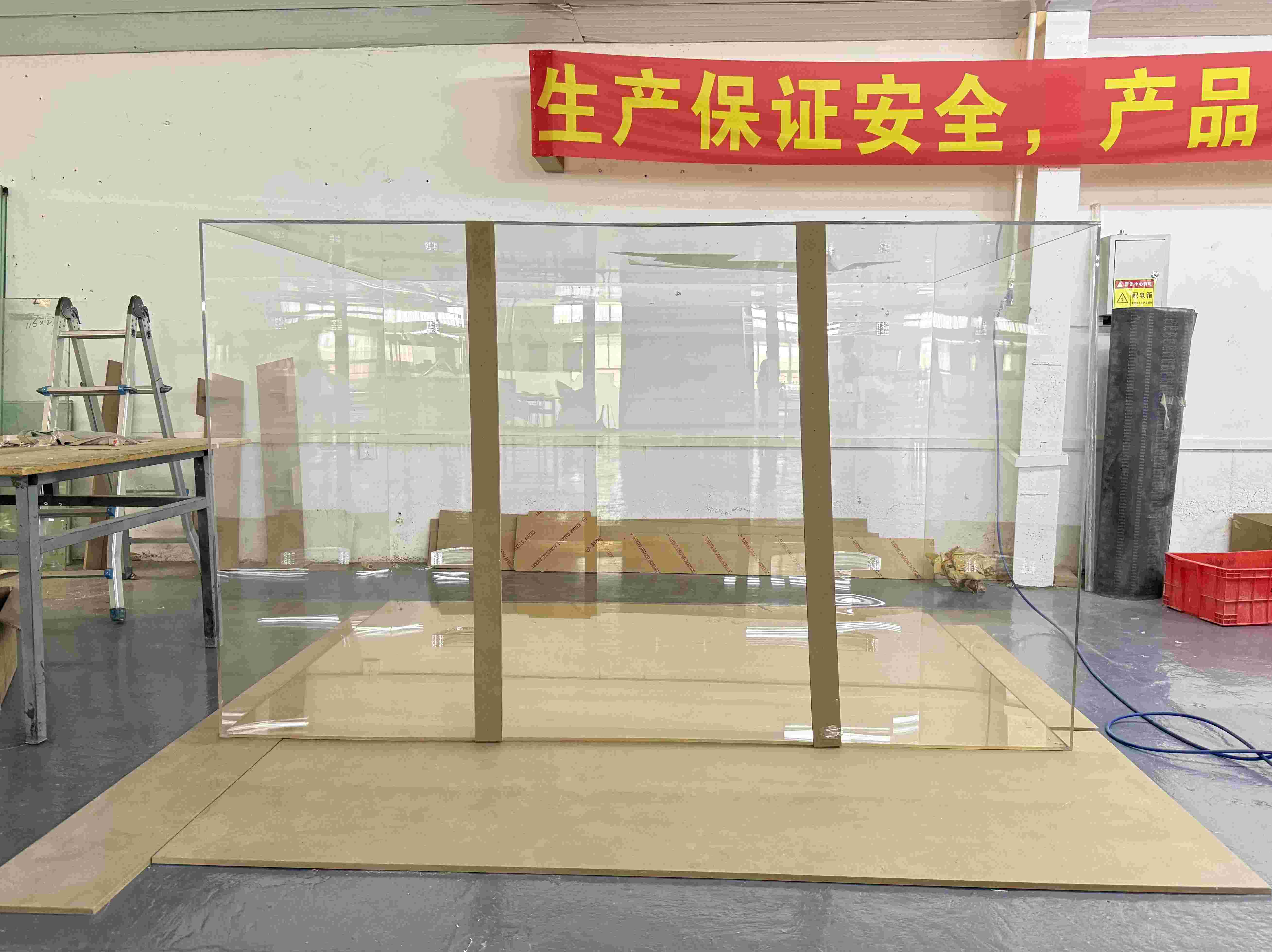 亞克力大型防護(hù)罩