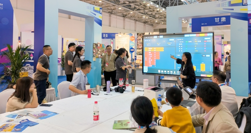 克拉玛依市教育局携十六进制精准教学亮相第六届教博会