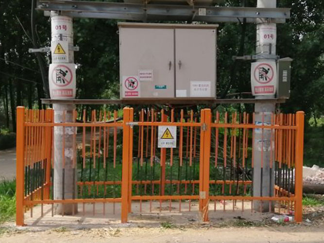 箱变隔离围栏（锌钢材质，黄黑）安装实例