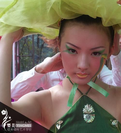 竹小姐化妆