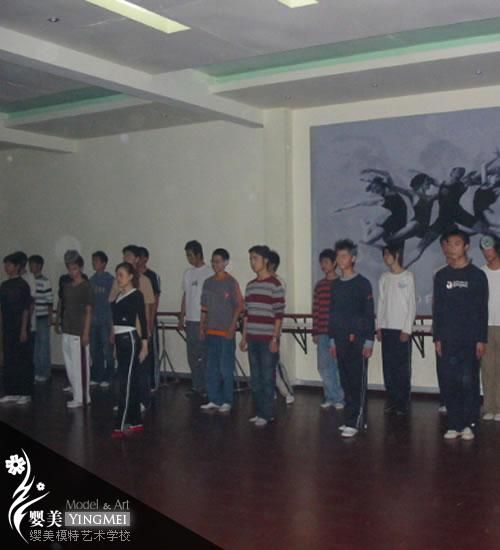 初进模特学校练习