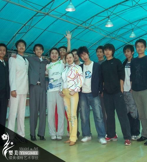 帅哥们和漂亮模特老师