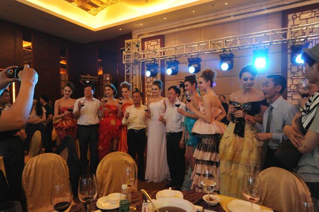 中外模特携手酒会