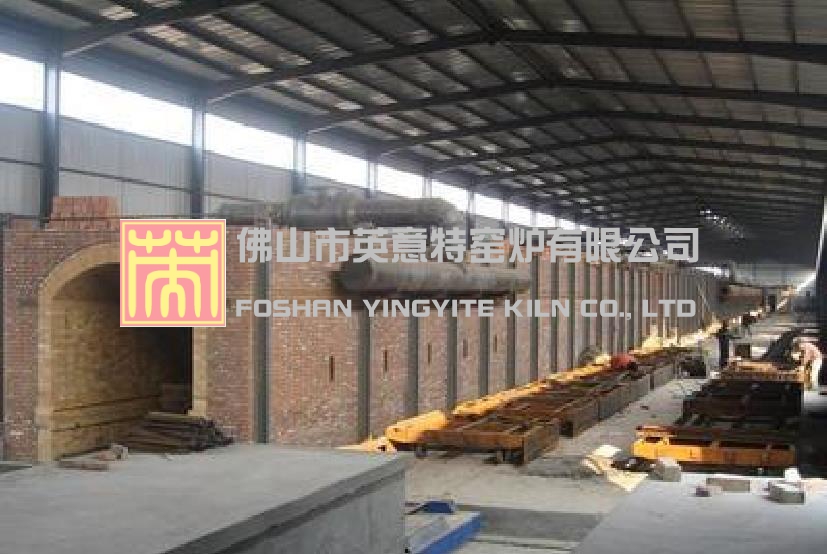 節(jié)能紅磚寬體隧道窯生產(chǎn)現(xiàn)場(chǎng)