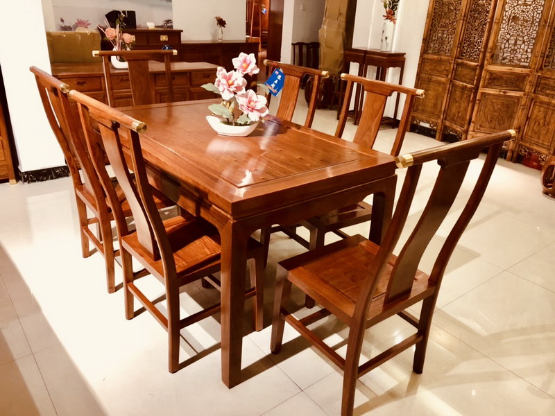 餐桌