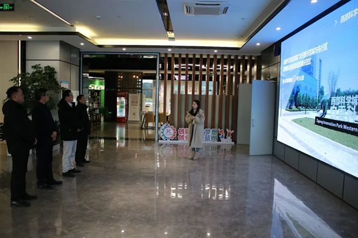 启迪简讯.国际院士科技创新中心主任于建华一行到川南双创中心考察调研