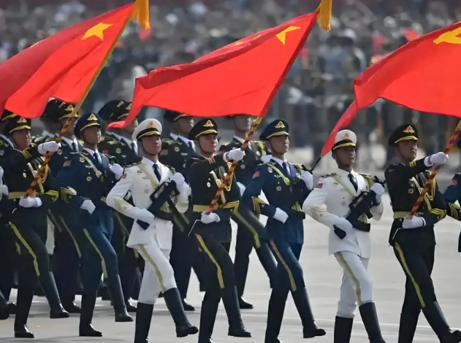 铭记历史   开创未来 炳辉环保组织员工观看阅兵仪式