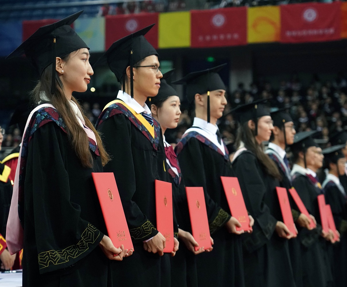 学位服穿戴指南