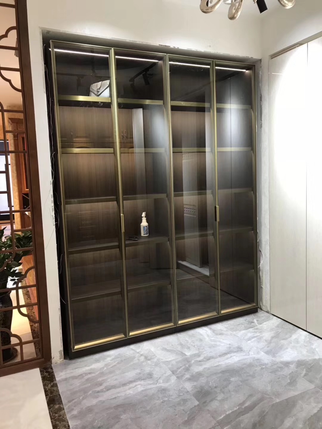 创万嘉极简展示柜