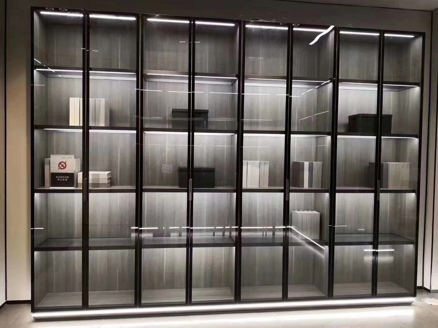创万嘉极简展示柜