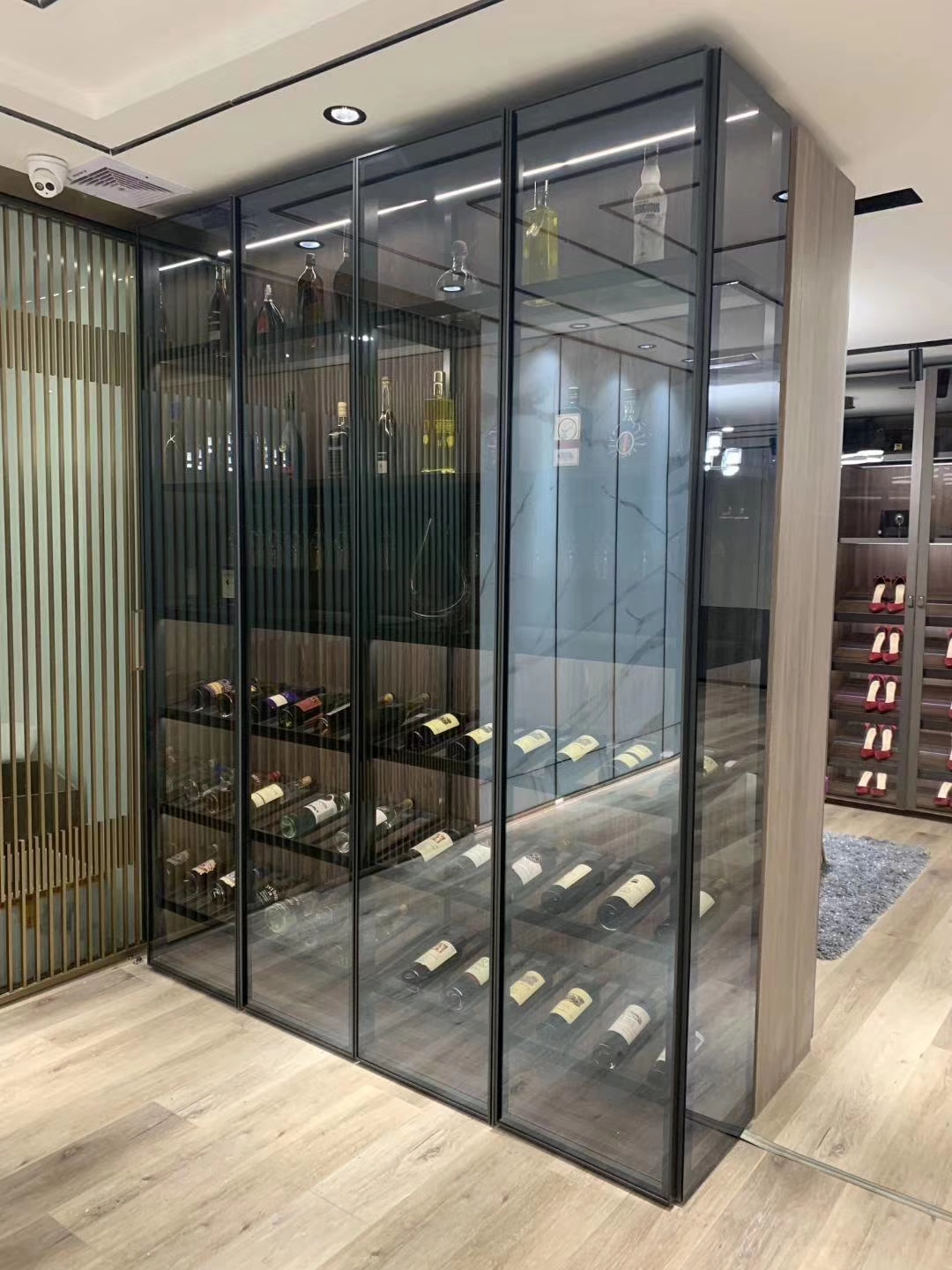 创万嘉极简酒柜
