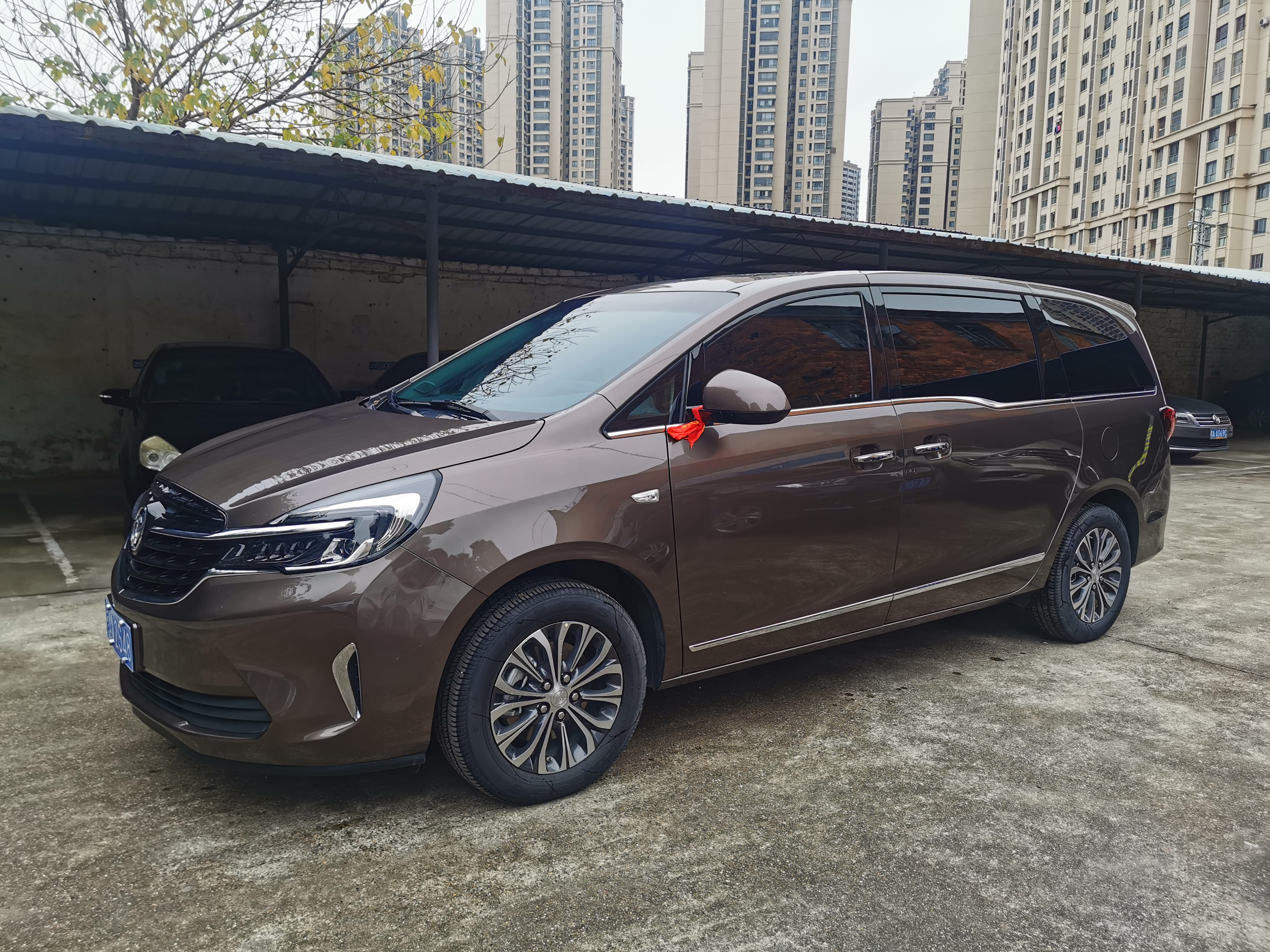 新款别克GL8商务车