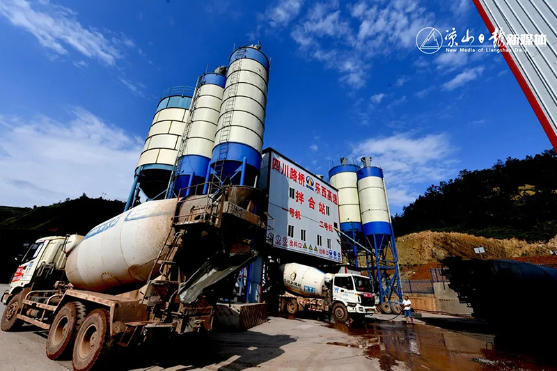 四川路桥乐西高速