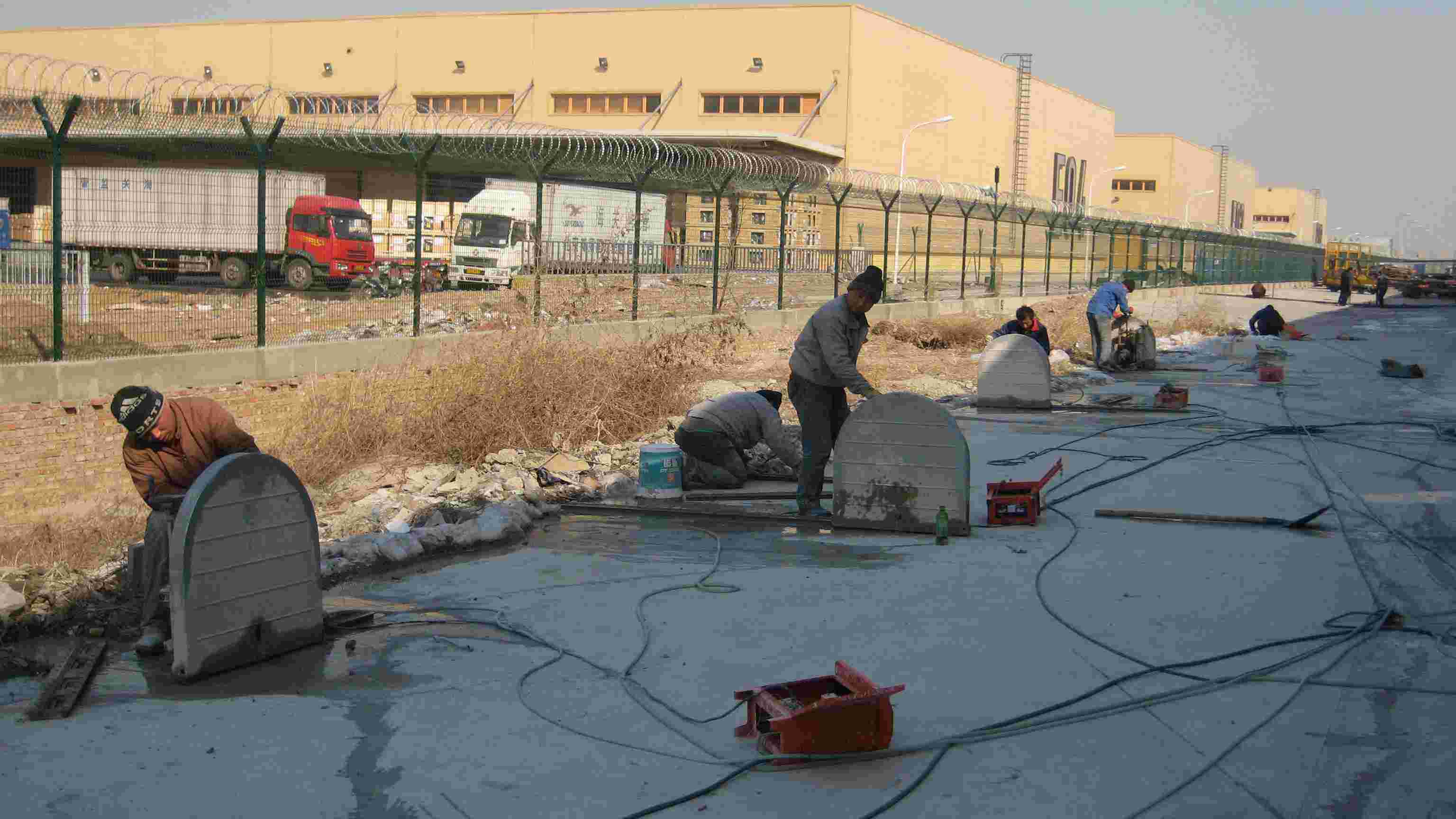 機(jī)場物流園墻鋸切割工程