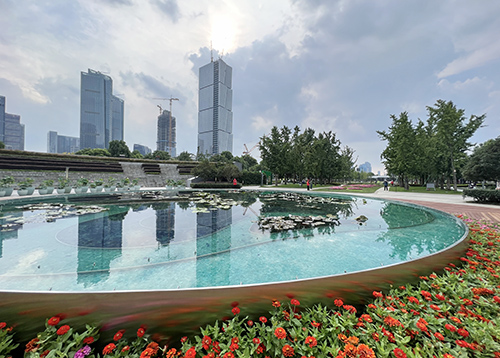 亚洲花卉主题展园中心雕塑造型《好运莲莲》