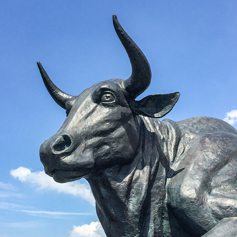扬州万福大桥福牛雕塑