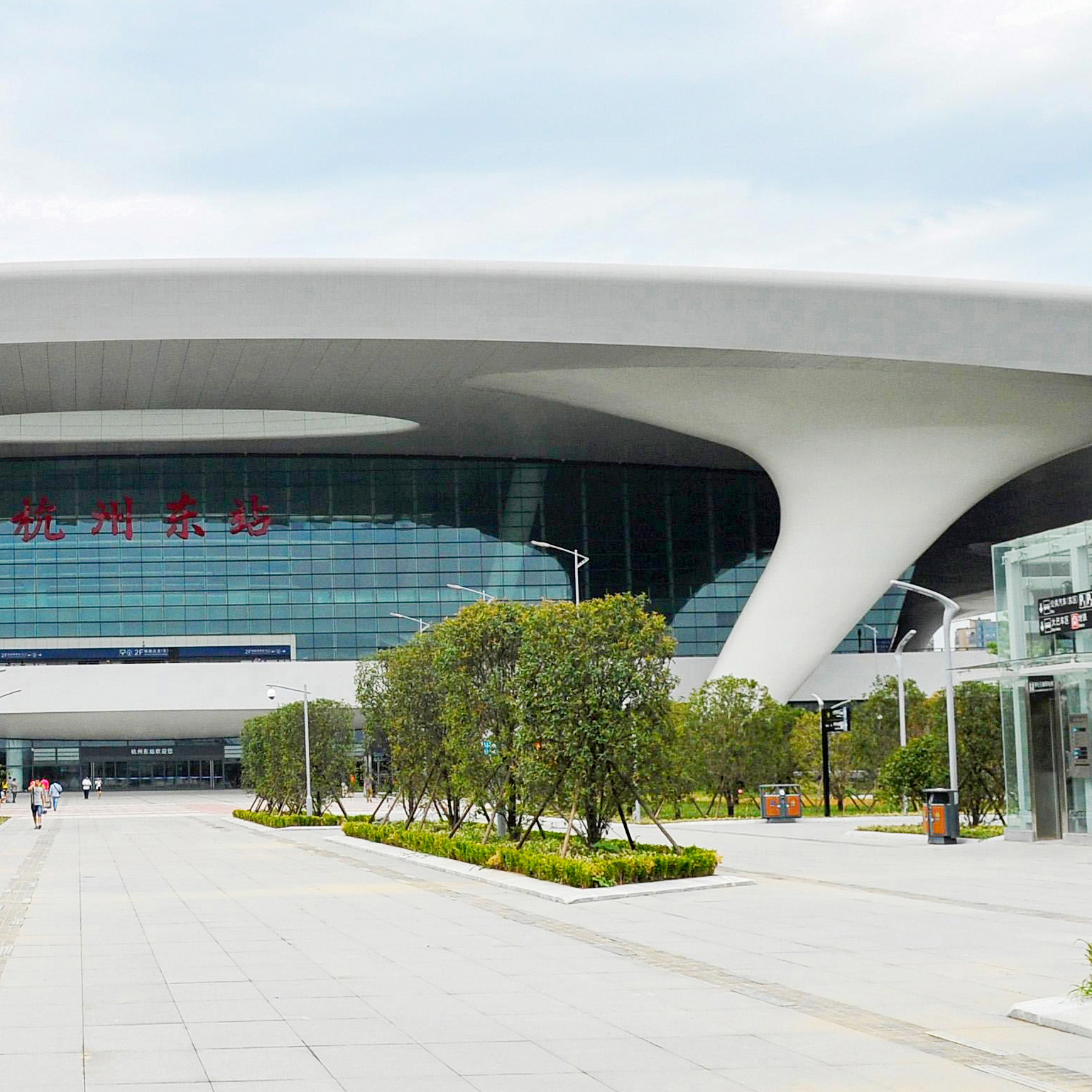 亚洲最大铁路枢纽杭州火车东站建筑造型