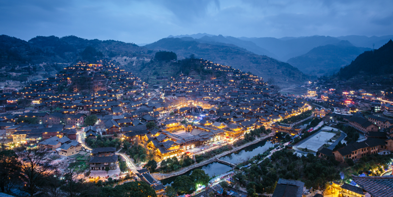 黄果树瀑布、荔波小七孔、西江千户苗寨、青岩古镇、丹寨万达小镇、《锦绣丹寨》苗族史诗演艺高铁5天