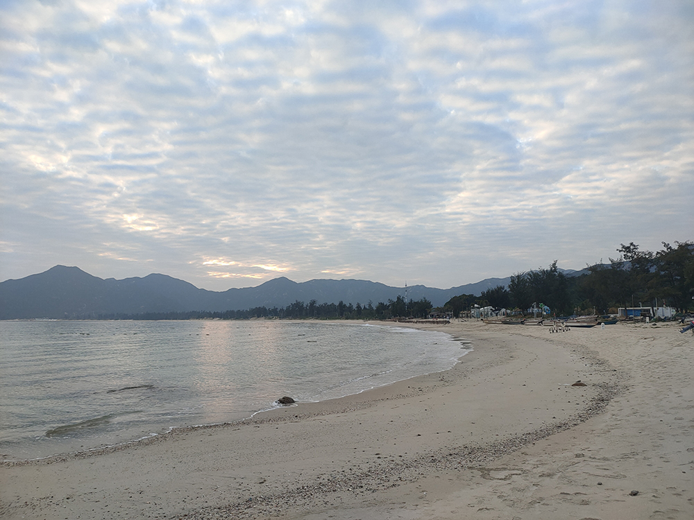 深圳沙滩面积最大的西涌沙滩华侨城集团来了都有哪些变化，附旅游攻略