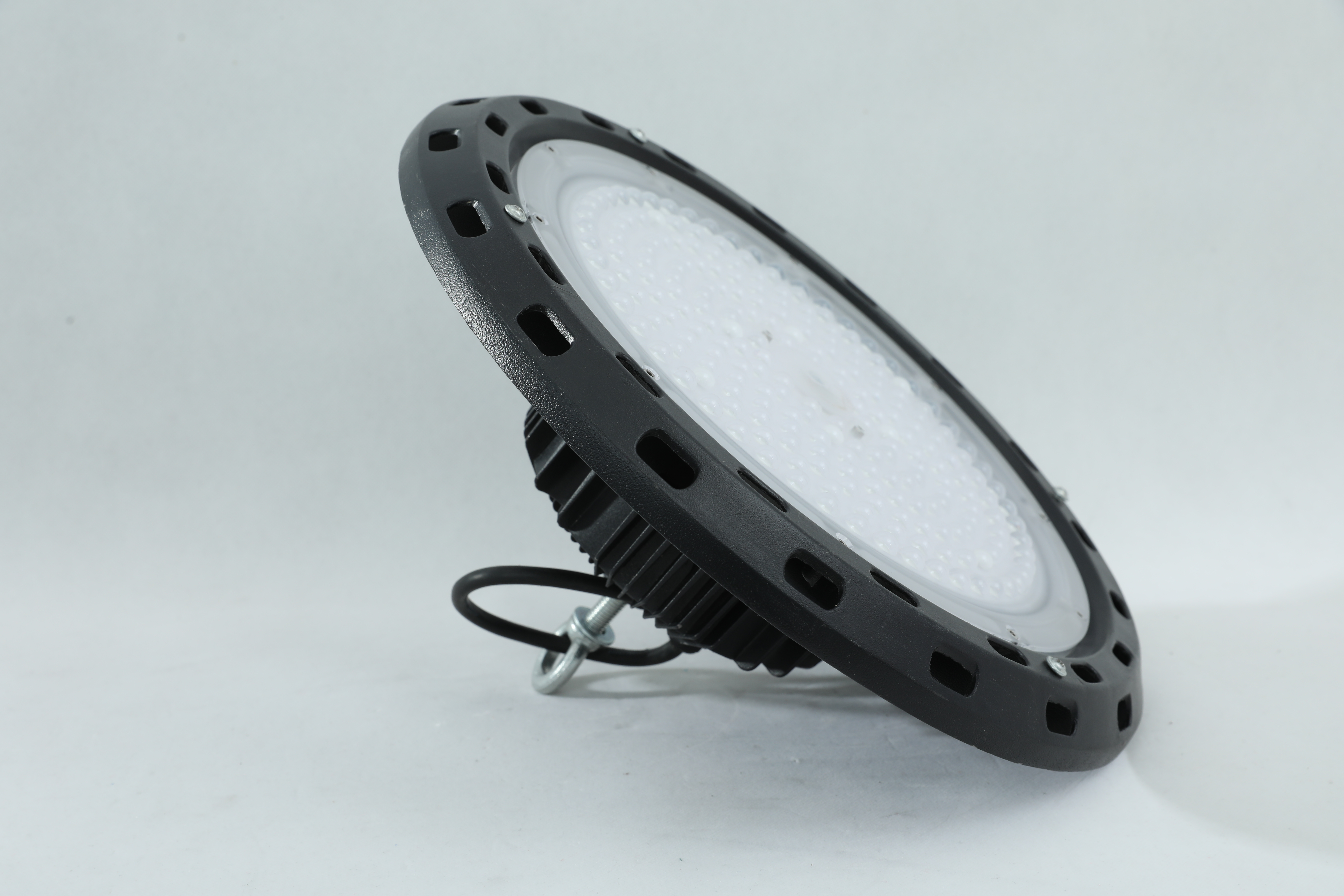 工厂灯JYFD：高顶明眸，工业厂房的高效照明