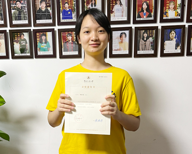 邹依岑  中国传媒大学
