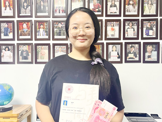 杨美琪  北京服装学院