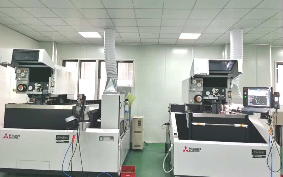 <span>模具加工设备二</span>