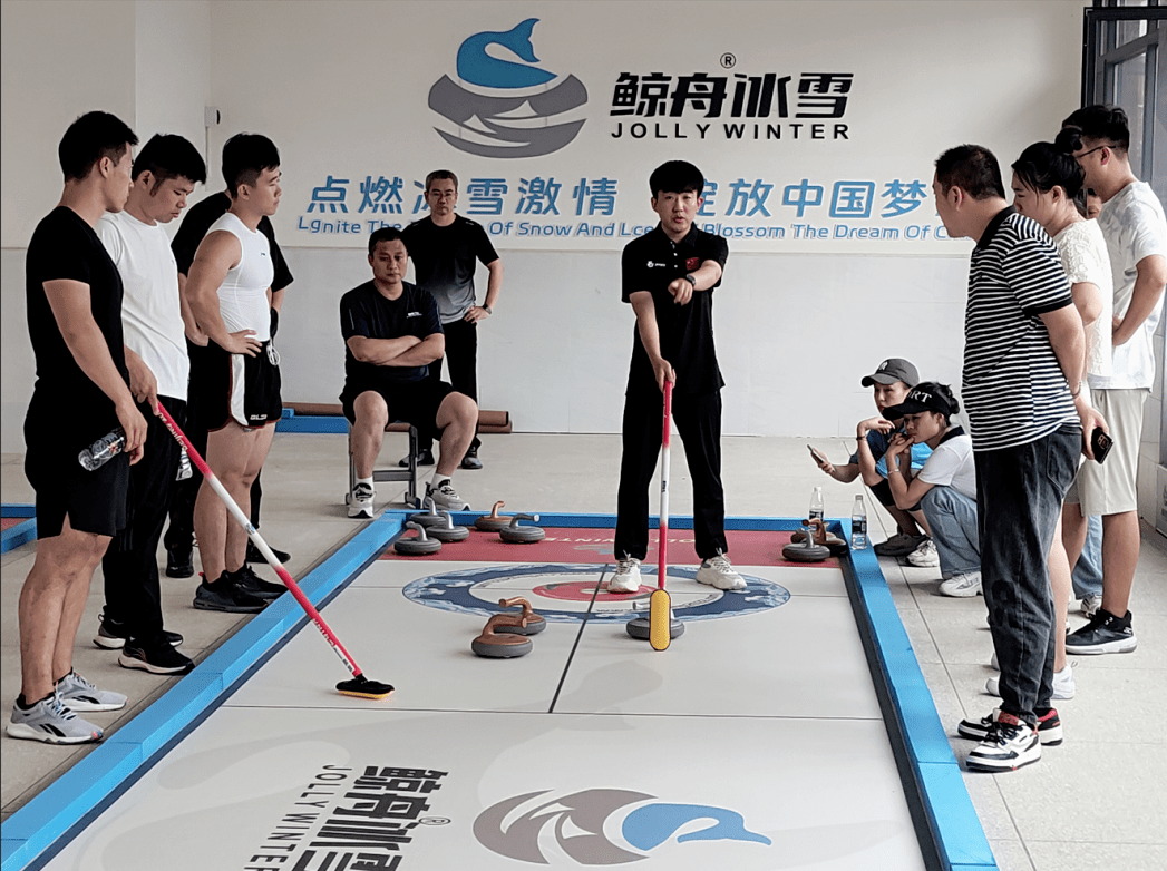 湖北省孝感市体教融合再升级，冰壶教室走进校园，助力青少年实现冰雪梦想