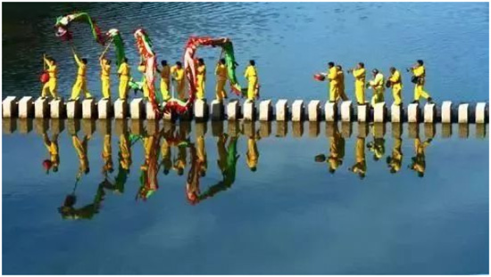 Dragon dance on a stump-bridge(National Intangible Cultural Heritages)