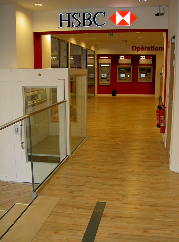 法国-巴黎汇丰银行75里沃里办公室