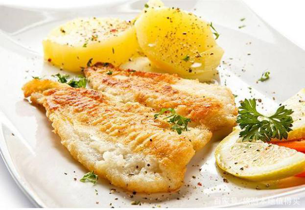 
	
葡式鳕鱼


葡萄牙人一年能吃掉数不清的鳕鱼，并发展出不同鳕鱼的做法和吃法，比如：Arroz de Bacalhau（鳕鱼饭）、Bacalhau à Brás（布拉斯式鳕鱼）、Bolinhos de Bacalhau（鳕鱼球）、Bacalhau Assado com batata（鳕鱼配烤土豆和橄榄油——最经典）、Bacalhau com natas（奶油焗鳕鱼），因为特殊的地理位置，葡萄牙人每年会吃掉大量的鳕鱼
_______
_______


 





 


	
  


	


	
